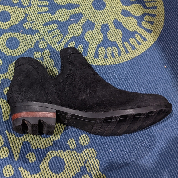 Sorel boots - Picture 4 of 9